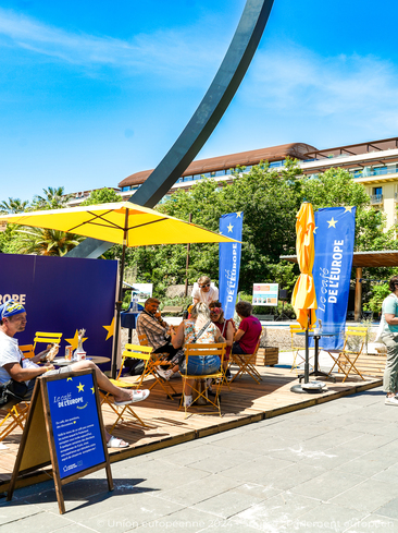 Café de l'Europe à Nice pendant la journée de l'Europe.