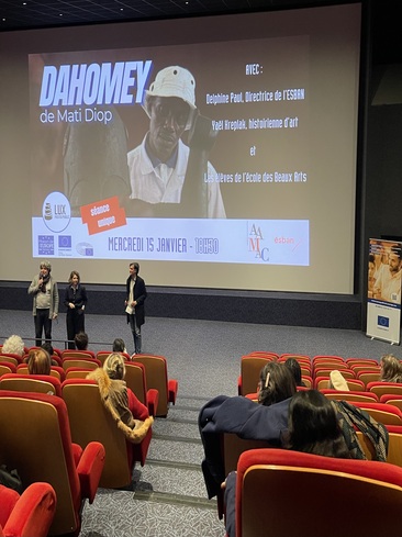 Photo des intervenants à la projection de Dahomey au cinéma le Sémaphore à Nîmes.